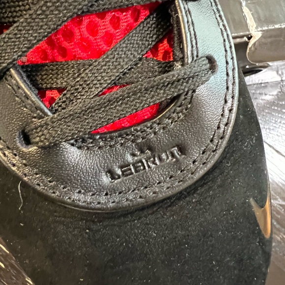 ? Nike LeBron 8 \